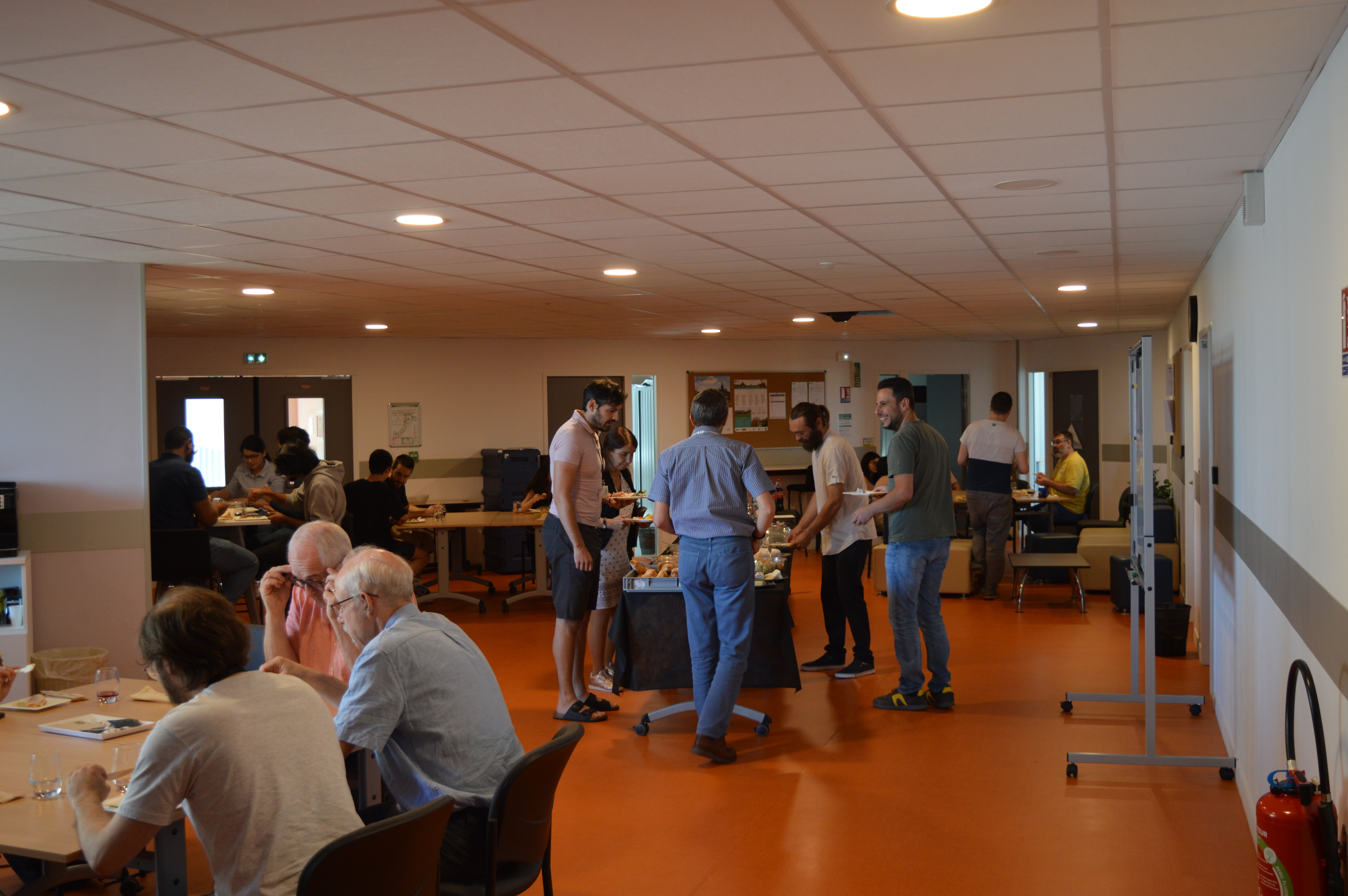 Buffet et échanges conviviaux